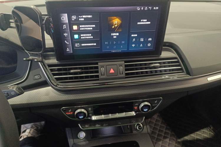 Used Audi Q5L 2024 40 TFSI Luxury Dynamic Edition Audio And AC Panel