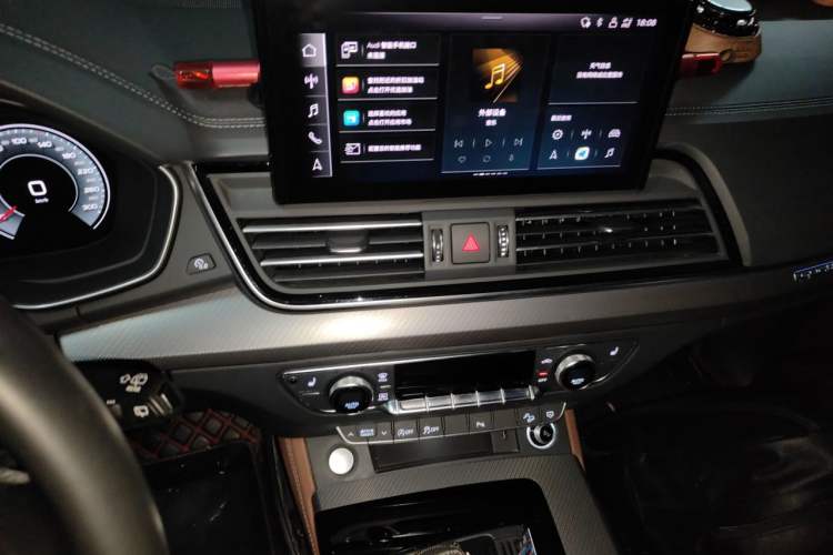 Used Audi Q5L 2024 40 TFSI Luxury Dynamic Edition Audio And AC Panel