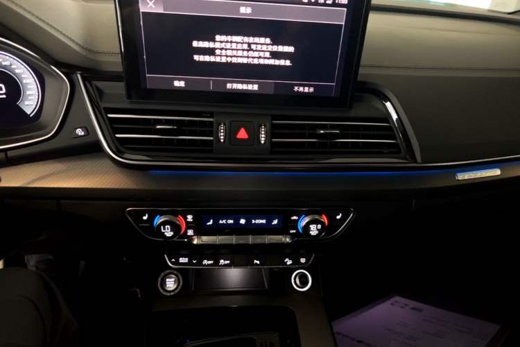 Used Audi Q5L 2024 40 TFSI Luxury Dynamic Edition Audio And AC Panel