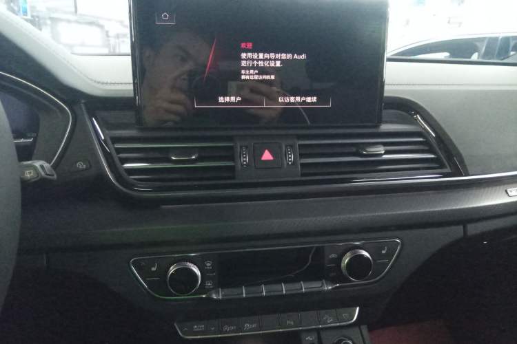 Used Audi Q5L 2024 40 TFSI Luxury Dynamic Edition Audio And AC Panel