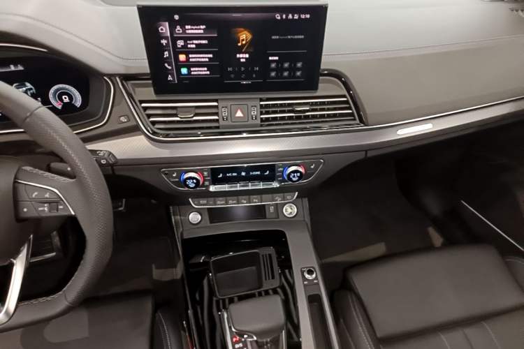 Used Audi Q5L 2024 45 TFSI Luxury Dynamic Model Audio And AC Panel