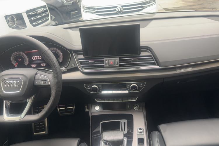 Used Audi Q5L 2024 45 TFSI Luxury Dynamic Model Audio And AC Panel