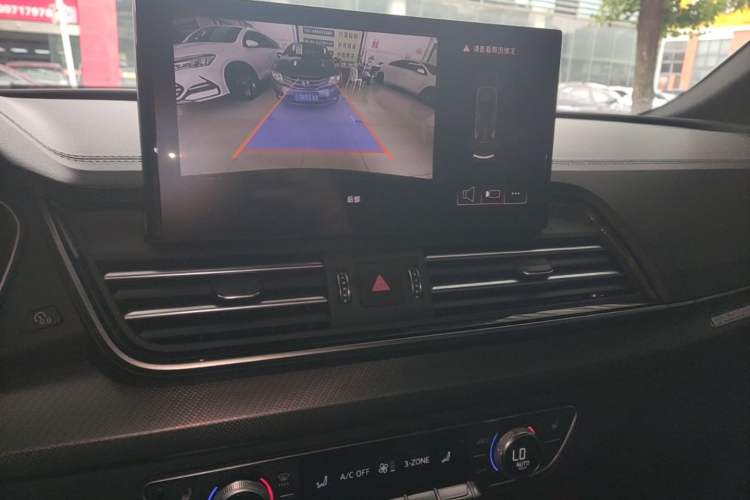 Used Audi Q5L 2024 40 TFSI Luxury Dynamic Edition Audio And AC Panel