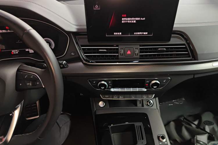 Used Audi Q5L 2024 40 TFSI Luxury Dynamic Edition Audio And AC Panel