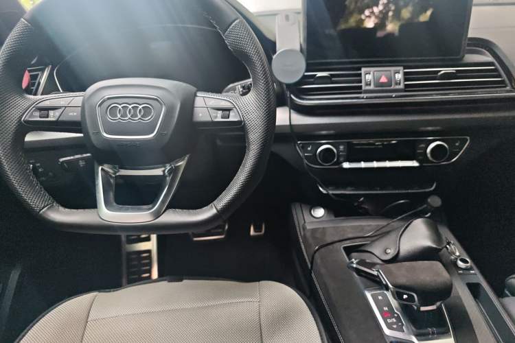 Used Audi Q5L 2024 45 TFSI Luxury Dynamic Model Center Console