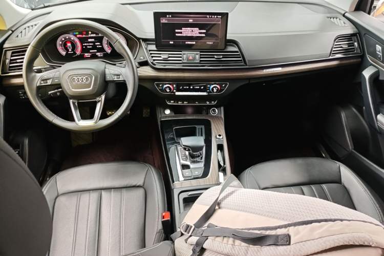Used Audi Q5L 2024 40 TFSI Luxury Prestige Edition Center Console