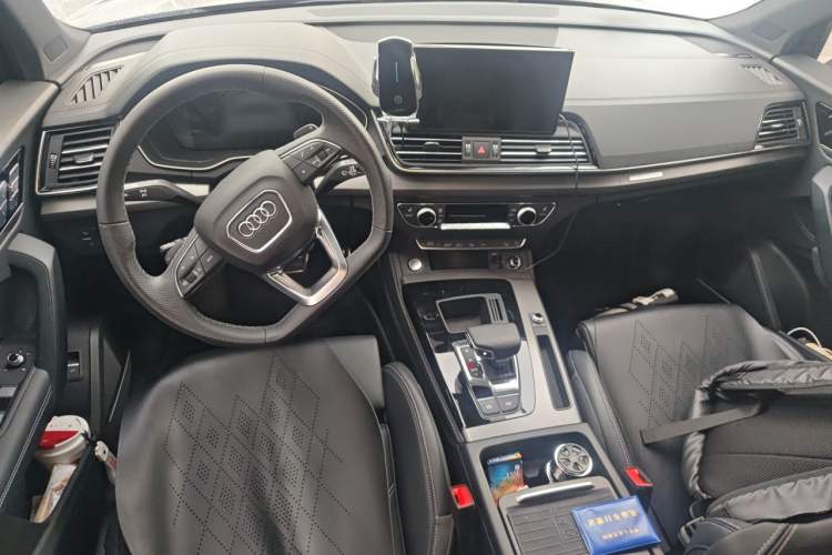 Used Audi Q5L 2024 45 TFSI Luxury Dynamic Model Center Console