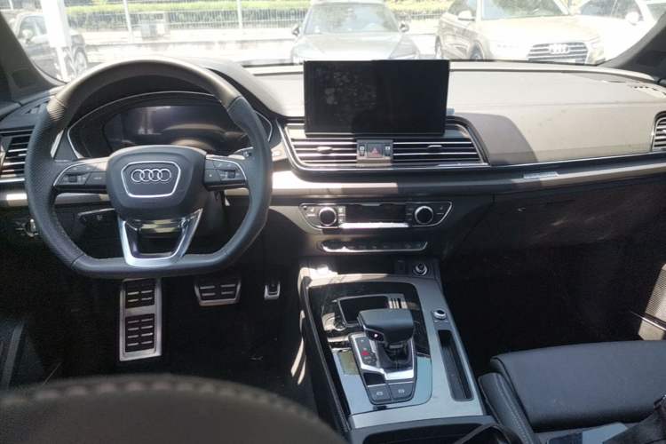 Used Audi Q5L 2024 45 TFSI Luxury Dynamic Model Center Console