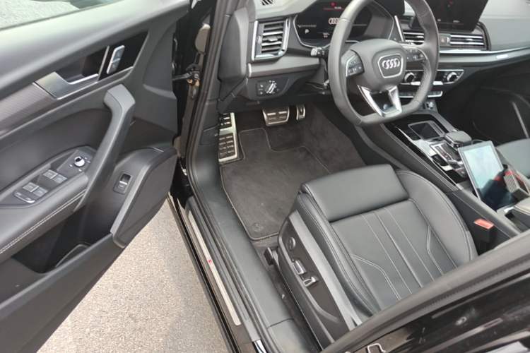Used Audi Q5L 2024 40 TFSI Luxury Dynamic Edition Driver Seat