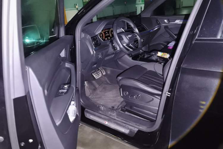 Used Audi Q5L 2024 40 TFSI Luxury Dynamic Edition Driver Seat
