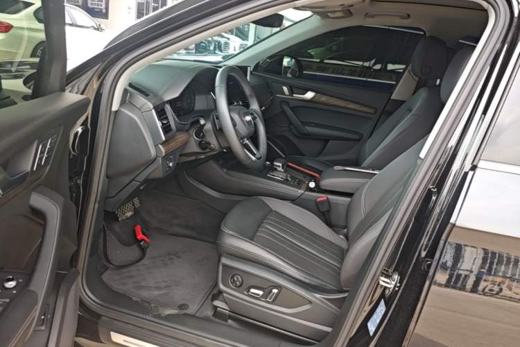 Used Audi Q5L 2024 40 TFSI Luxury Prestige Edition Driver Seat