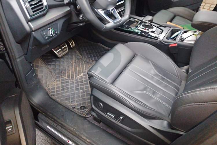 Used Audi Q5L 2024 40 TFSI Luxury Dynamic Edition Driver Seat