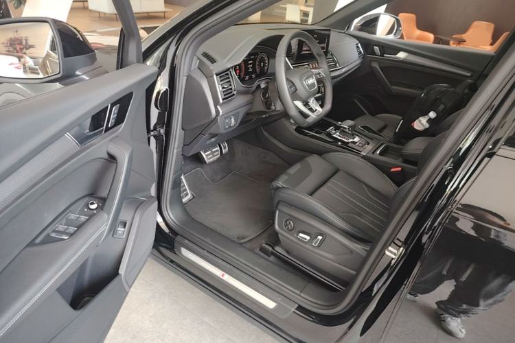 Used Audi Q5L 2024 40 TFSI Luxury Dynamic Edition Driver Seat