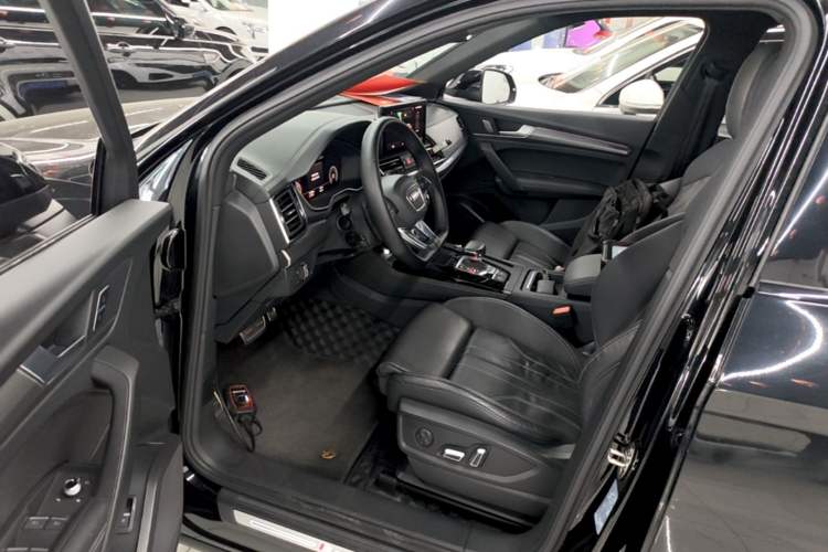 Used Audi Q5L 2024 40 TFSI Luxury Dynamic Edition Driver Seat
