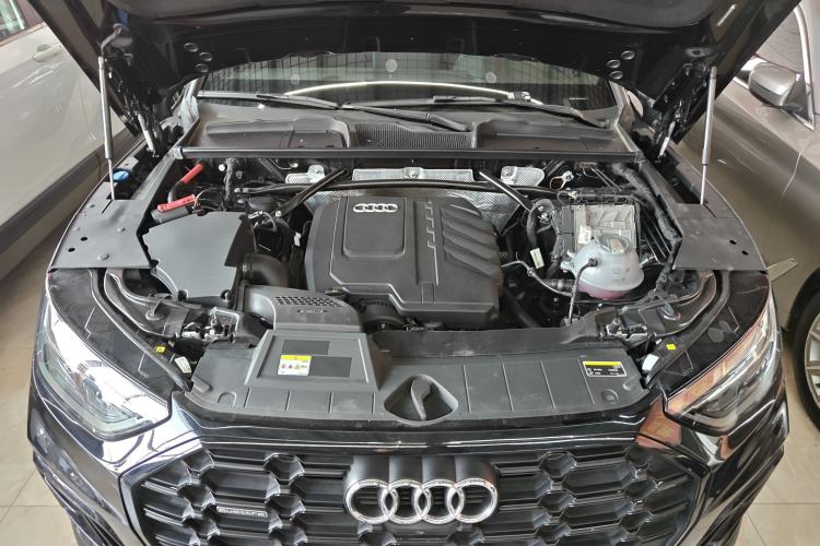 Used Audi Q5L 2024 45 TFSI Luxury Dynamic Model Engine Bay