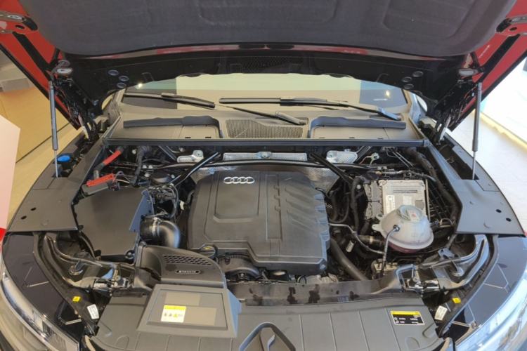 Used Audi Q5L 2024 40 TFSI Luxury Dynamic Edition Engine Bay