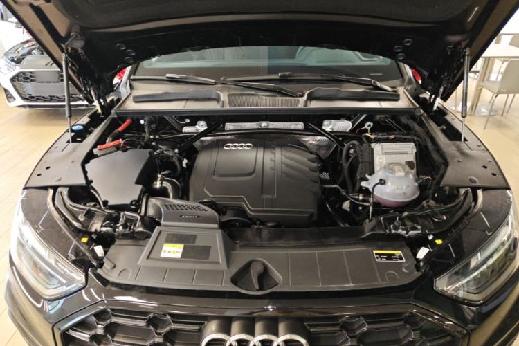 Used Audi Q5L 2024 40 TFSI Fashion Dynamic Model Engine Bay