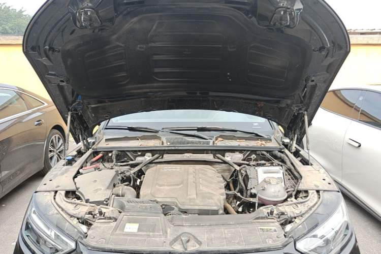 Used Audi Q5L 2024 40 TFSI Luxury Dynamic Edition Engine Bay
