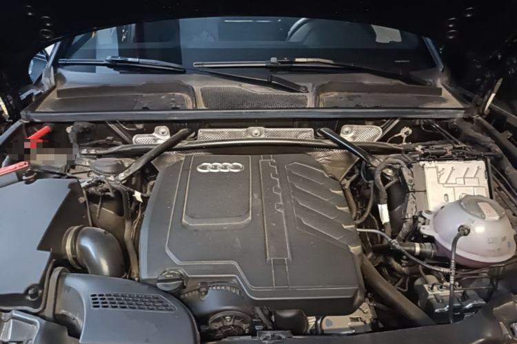 Used Audi Q5L 2024 45 TFSI Luxury Dynamic Model Engine Bay