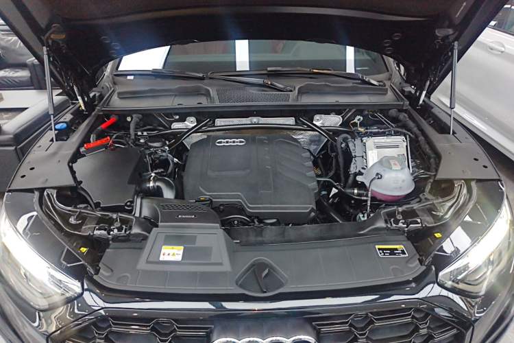 Used Audi Q5L 2024 40 TFSI Luxury Dynamic Edition Engine Bay