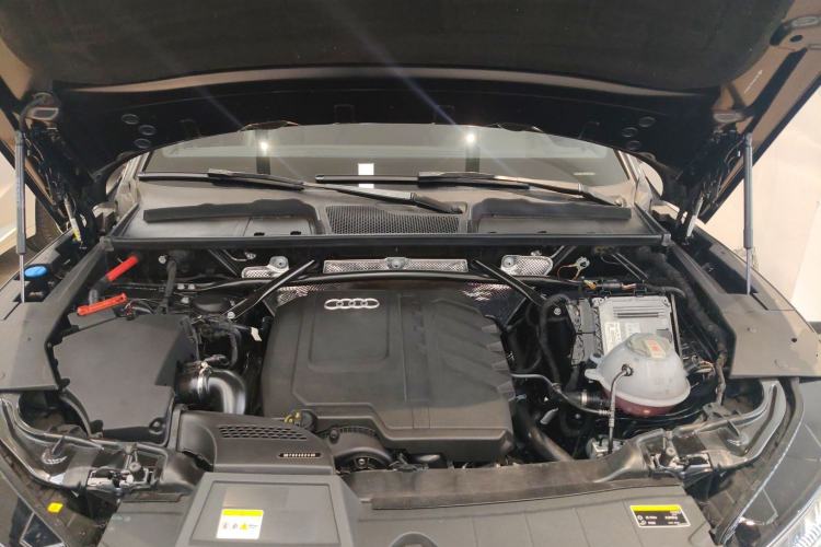 Used Audi Q5L 2024 40 TFSI Luxury Dynamic Edition Engine Bay