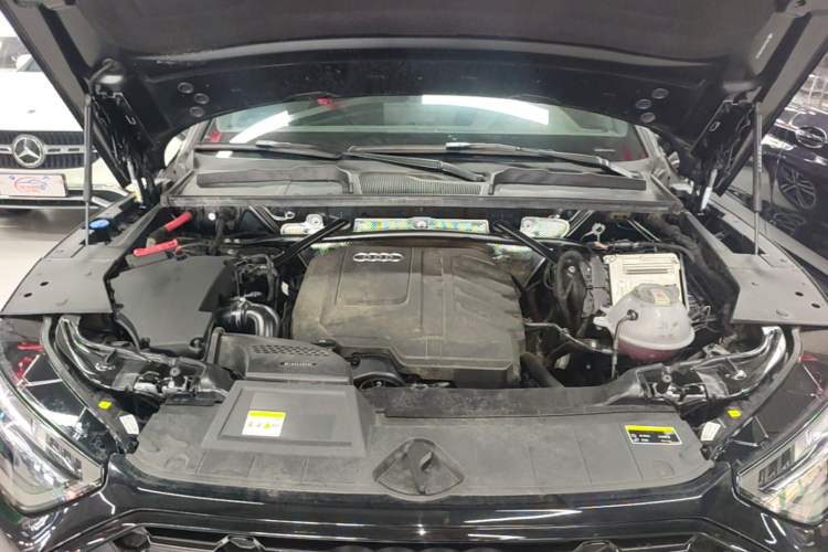 Used Audi Q5L 2024 40 TFSI Luxury Dynamic Edition Engine Bay
