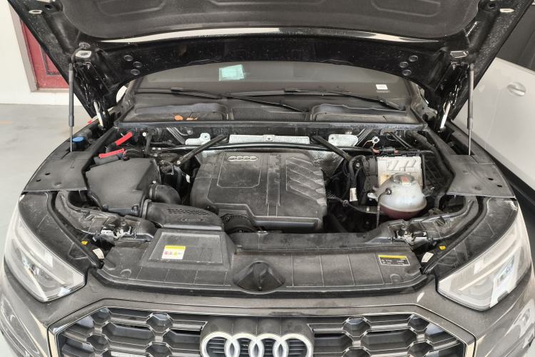 Used Audi Q5L 2024 45 TFSI Luxury Dynamic Model Engine Bay