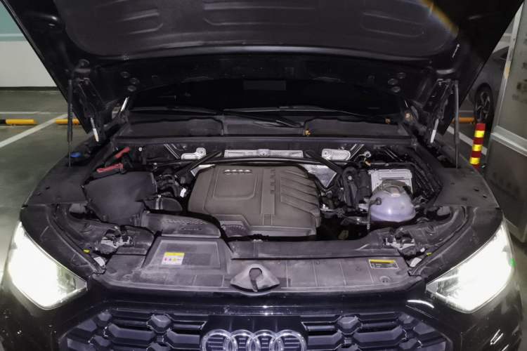 Used Audi Q5L 2024 40 TFSI Luxury Dynamic Edition Engine Bay