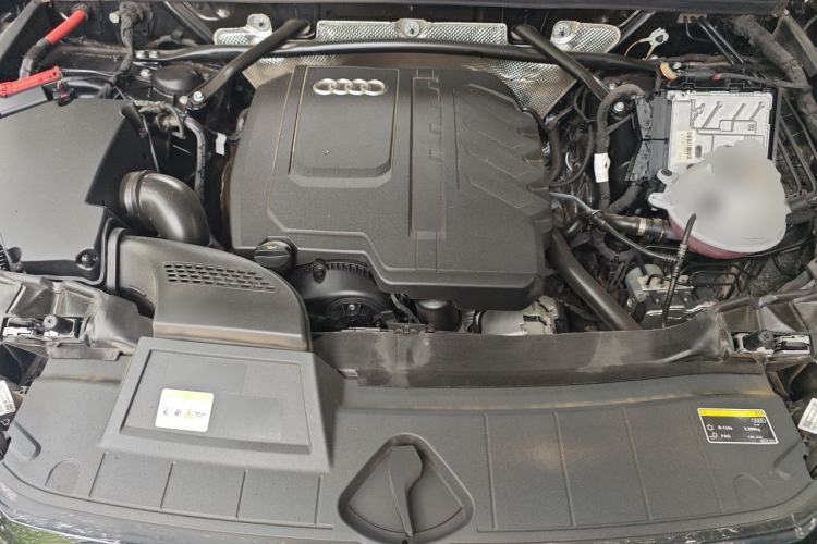 Used Audi Q5L 2024 45 TFSI Luxury Dynamic Model Engine Bay