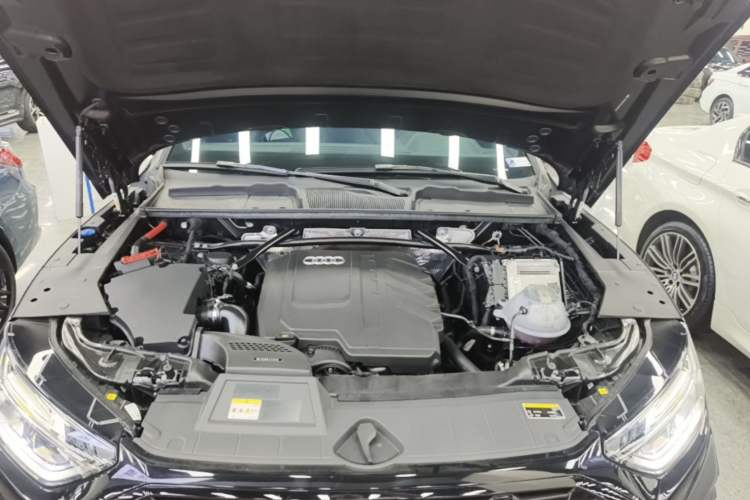 Used Audi Q5L 2024 40 TFSI Luxury Dynamic Edition Engine Bay