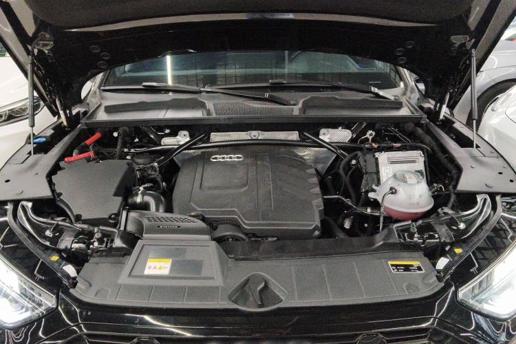 Used Audi Q5L 2024 40 TFSI Luxury Dynamic Edition Engine Bay