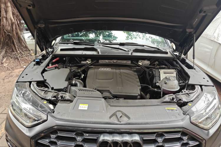 Used Audi Q5L 2024 40 TFSI Luxury Dynamic Edition Engine Bay
