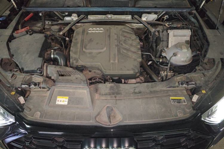 Used Audi Q5L 2024 40 TFSI Luxury Dynamic Edition Engine Bay