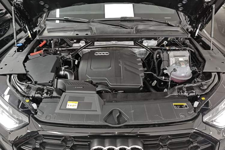 Used Audi Q5L 2024 40 TFSI Luxury Dynamic Edition Engine Bay