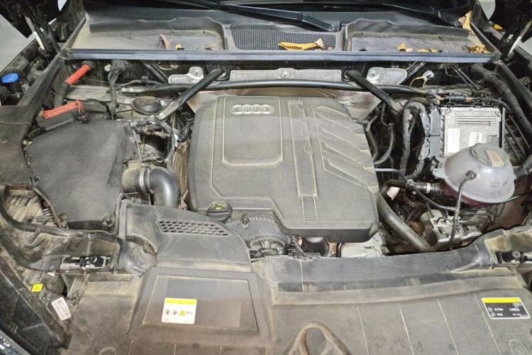 Used Audi Q5L 2024 40 TFSI Luxury Dynamic Edition Engine Bay