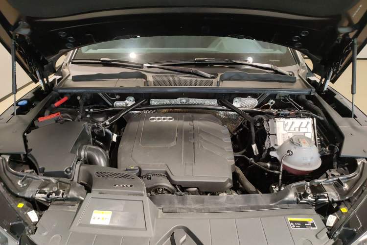Used Audi Q5L 2024 45 TFSI Luxury Dynamic Model Engine Bay