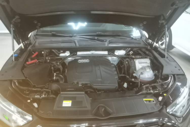 Used Audi Q5L 2024 40 TFSI Luxury Dynamic Edition Engine Bay
