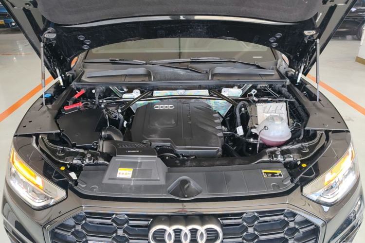 Used Audi Q5L 2024 45 TFSI Luxury Dynamic Model Engine Bay