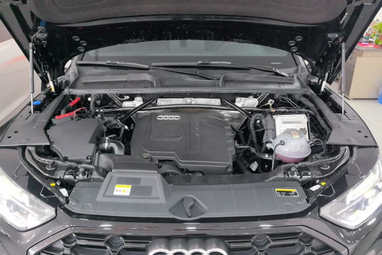 Used Audi Q5L 2024 40 TFSI Luxury Dynamic Edition Engine Bay