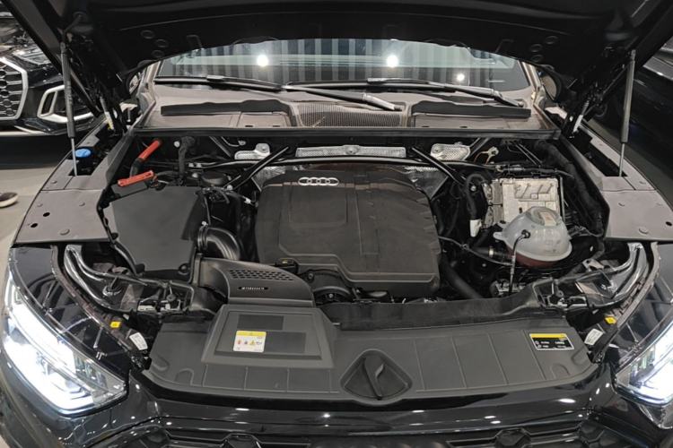 Used Audi Q5L 2024 45 TFSI Luxury Dynamic Model Engine Bay