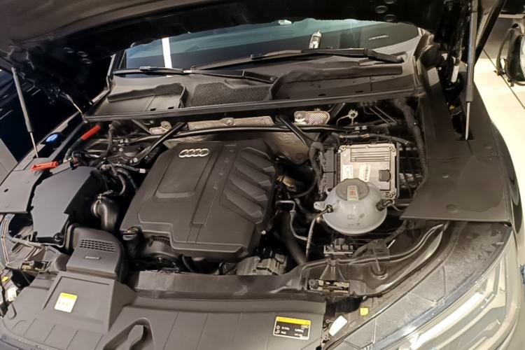 Used Audi Q5L 2024 40 TFSI Fashion Dynamic Model Engine Bay