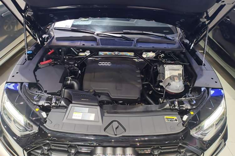 Used Audi Q5L 2024 40 TFSI Luxury Dynamic Edition Engine Bay
