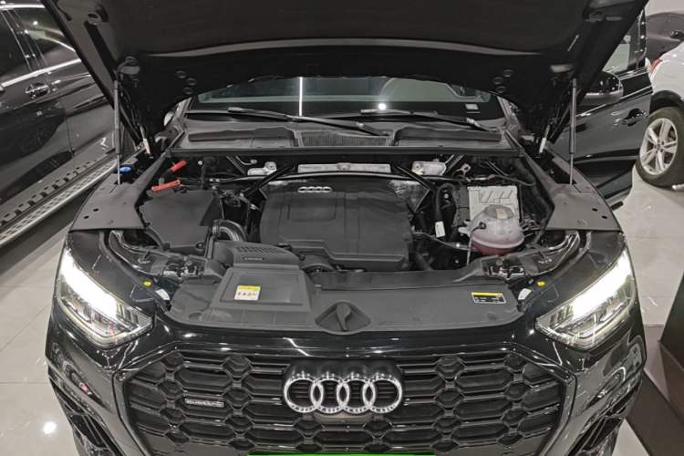 Used Audi Q5L 2024 45 TFSI Luxury Dynamic Model Engine Bay