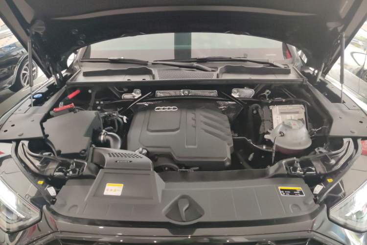 Used Audi Q5L 2024 40 TFSI Luxury Dynamic Edition Engine Bay