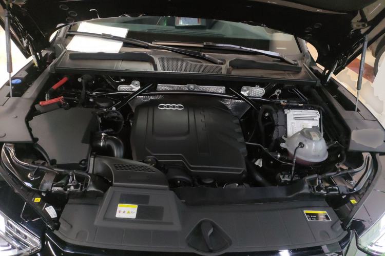 Used Audi Q5L 2024 40 TFSI Luxury Dynamic Edition Engine Bay