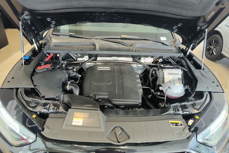 Used Audi Q5L 2024 40 TFSI Luxury Dynamic Edition Engine Bay