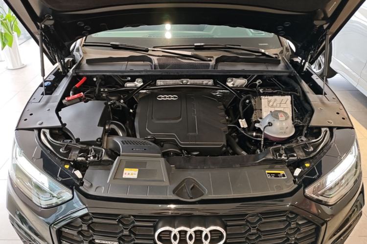 Used Audi Q5L 2024 45 TFSI Luxury Dynamic Model Engine Bay