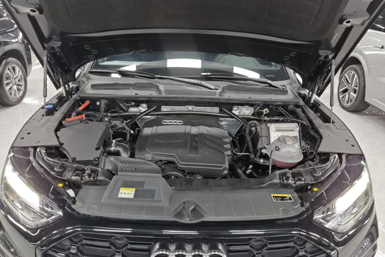 Used Audi Q5L 2024 40 TFSI Luxury Dynamic Edition Engine Bay