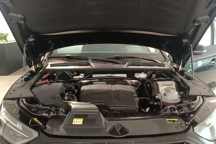Used Audi Q5L 2024 40 TFSI Luxury Dynamic Edition Engine Bay