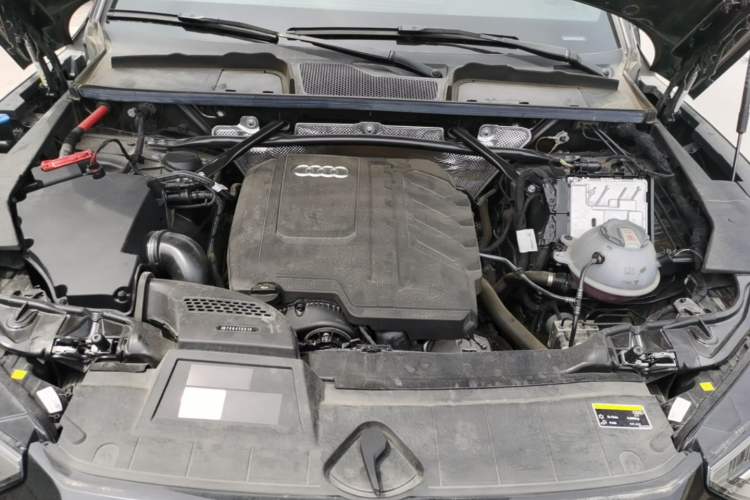 Used Audi Q5L 2024 45 TFSI Luxury Dynamic Model Engine Bay